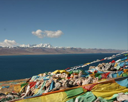 【西藏行】圣湖风光无限美，只是游人众